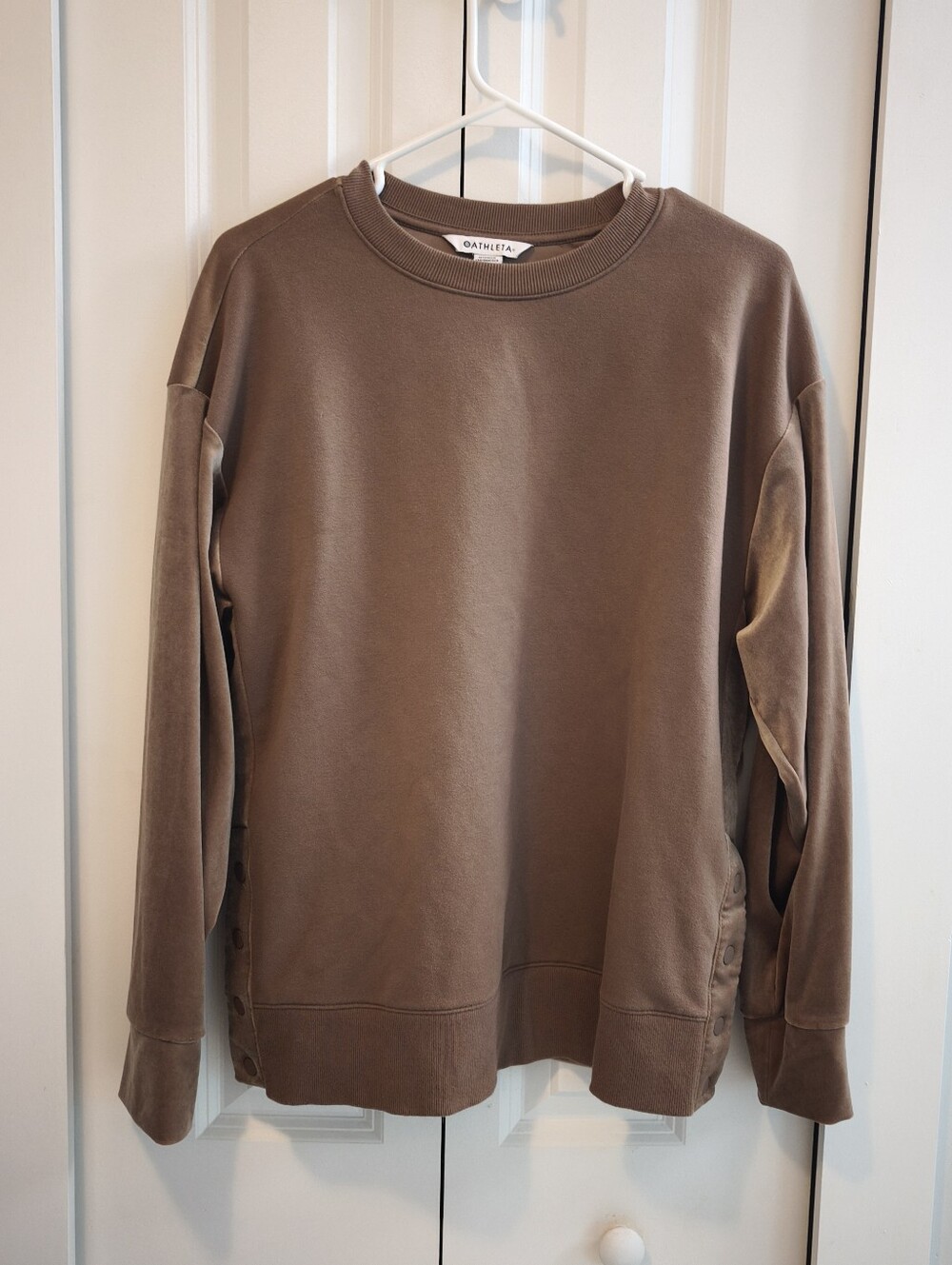NWOT Athleta Brown Womens Crewneck Sweatshirt Snap Sides Size Medium
